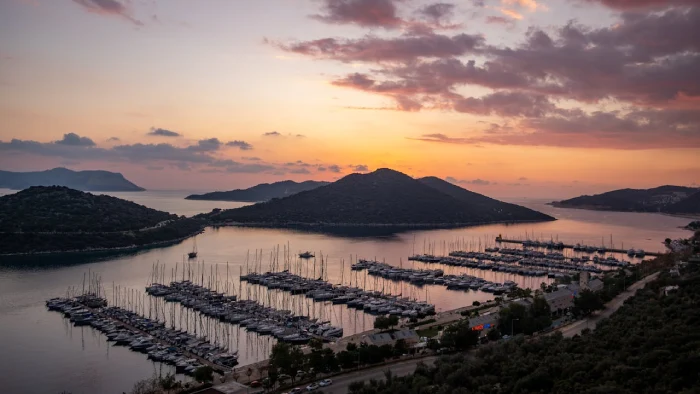 Antalya'dan Kaş'a Nasıl Gidilir (2026 Rehberi)