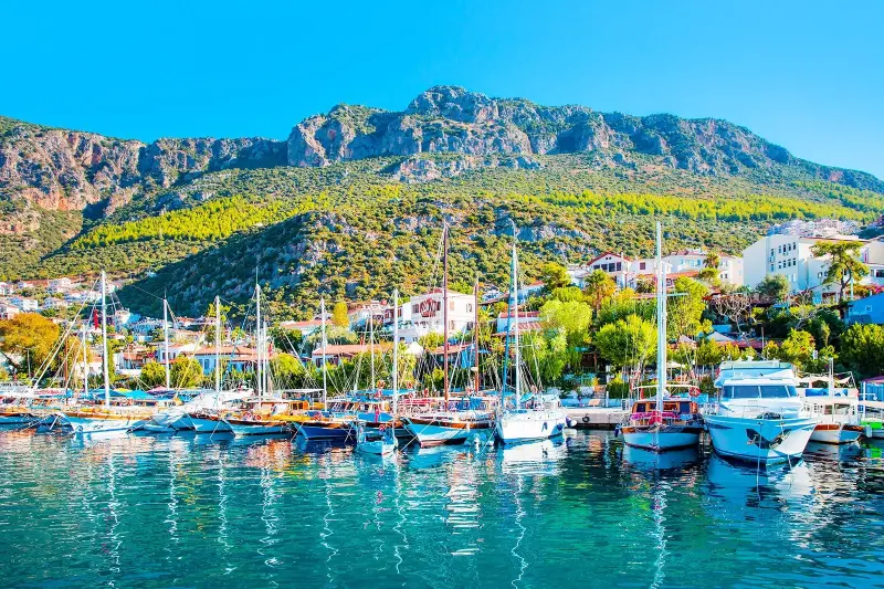 Kaş limanı ve teknelerle Kaş tekne turu başlangıç noktası