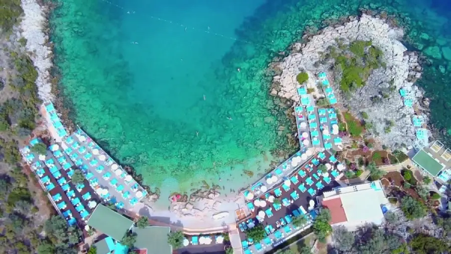 Kaş Limanağzı, Akvaryum ve Hidayet koylarında tekneler ve yüzme molası