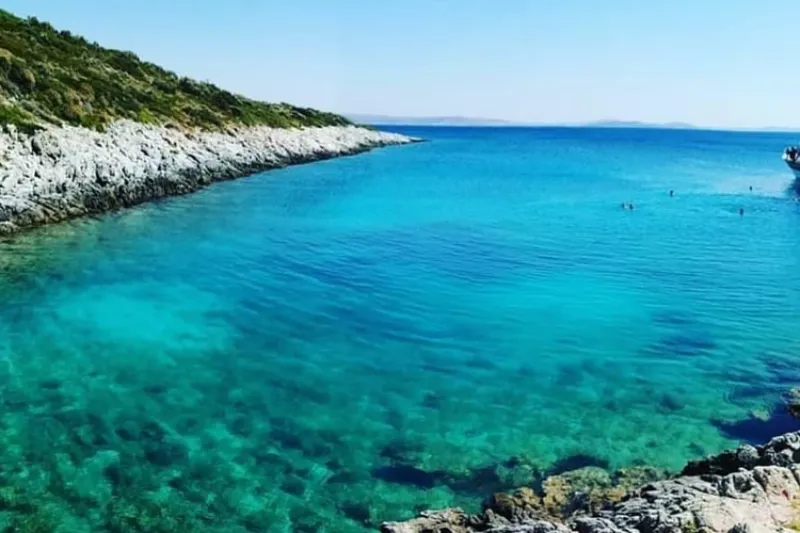 çeşme mavi koy