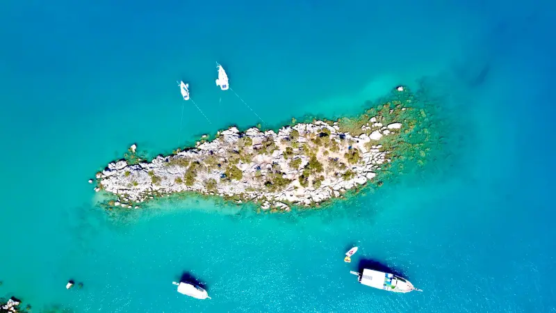 kekova tekne turu batık şehir drone görüntüsü